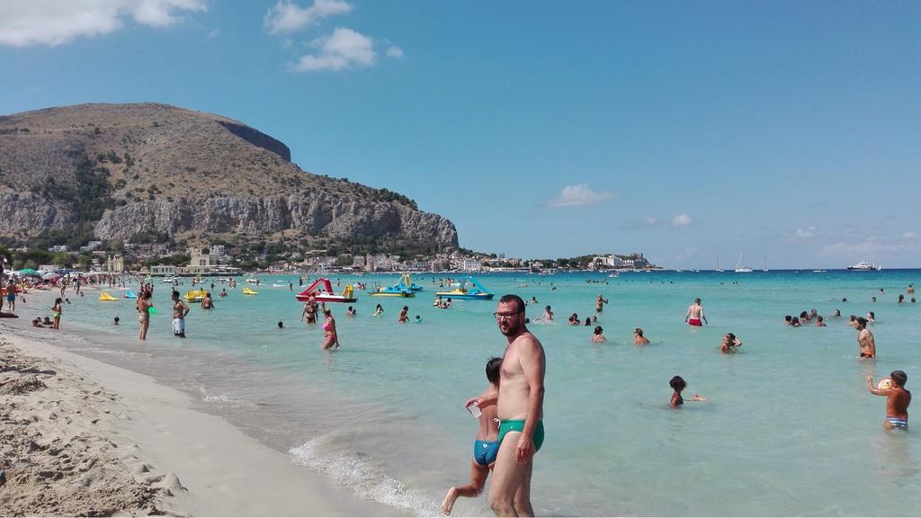 Halley House Mondello Exterior foto